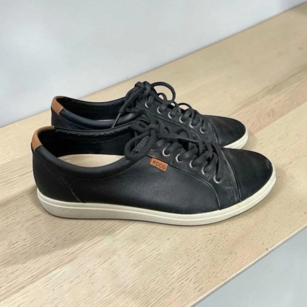 ECCO Black Leather Sneakers Women Size 9 EU 40 Low Top Comfort Everyday Casual
